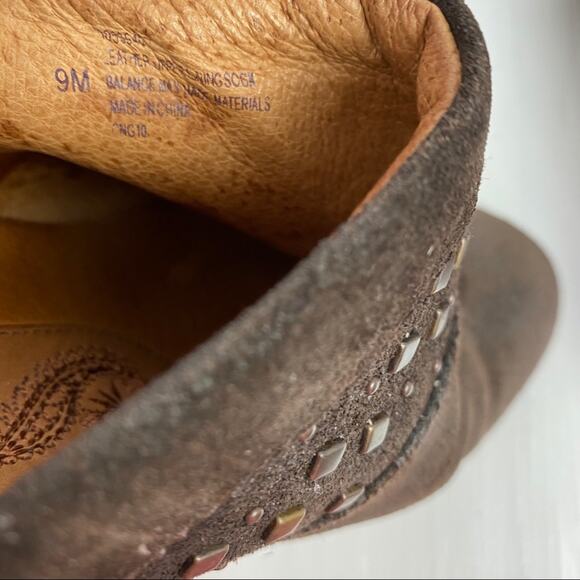 Sofft Suede Mule Size 9 M Brown Metal Studs - Picture 11 of 11